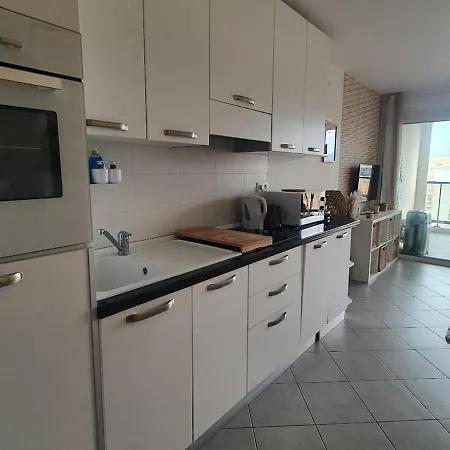 Lejlighed T2 Moderne Avec Clim, Terrasse Et Parking Au Coeur De Calvi - Fr-1-719-1 Calvi (Corsica)