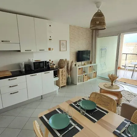 T2 Moderne Avec Clim, Terrasse Et Parking Au Coeur De Calvi - Fr-1-719-1 Calvi (Corsica)